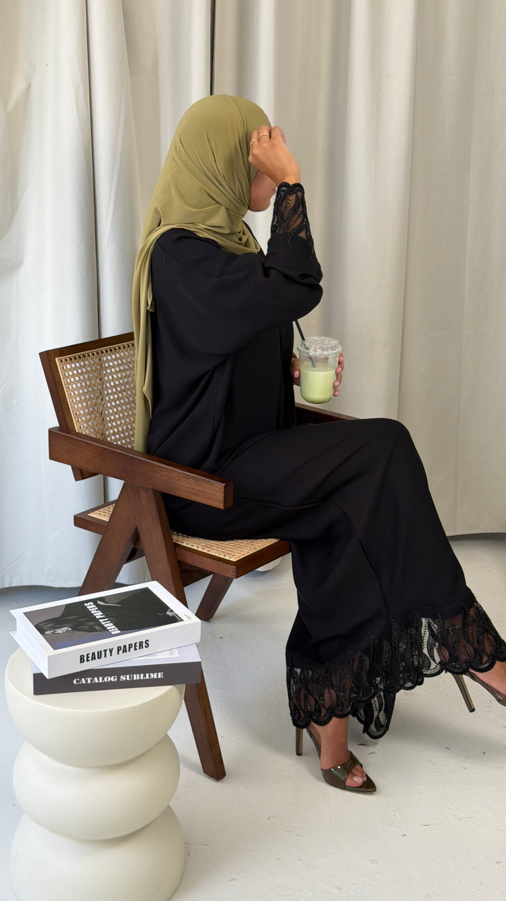 Abaya Qāmar