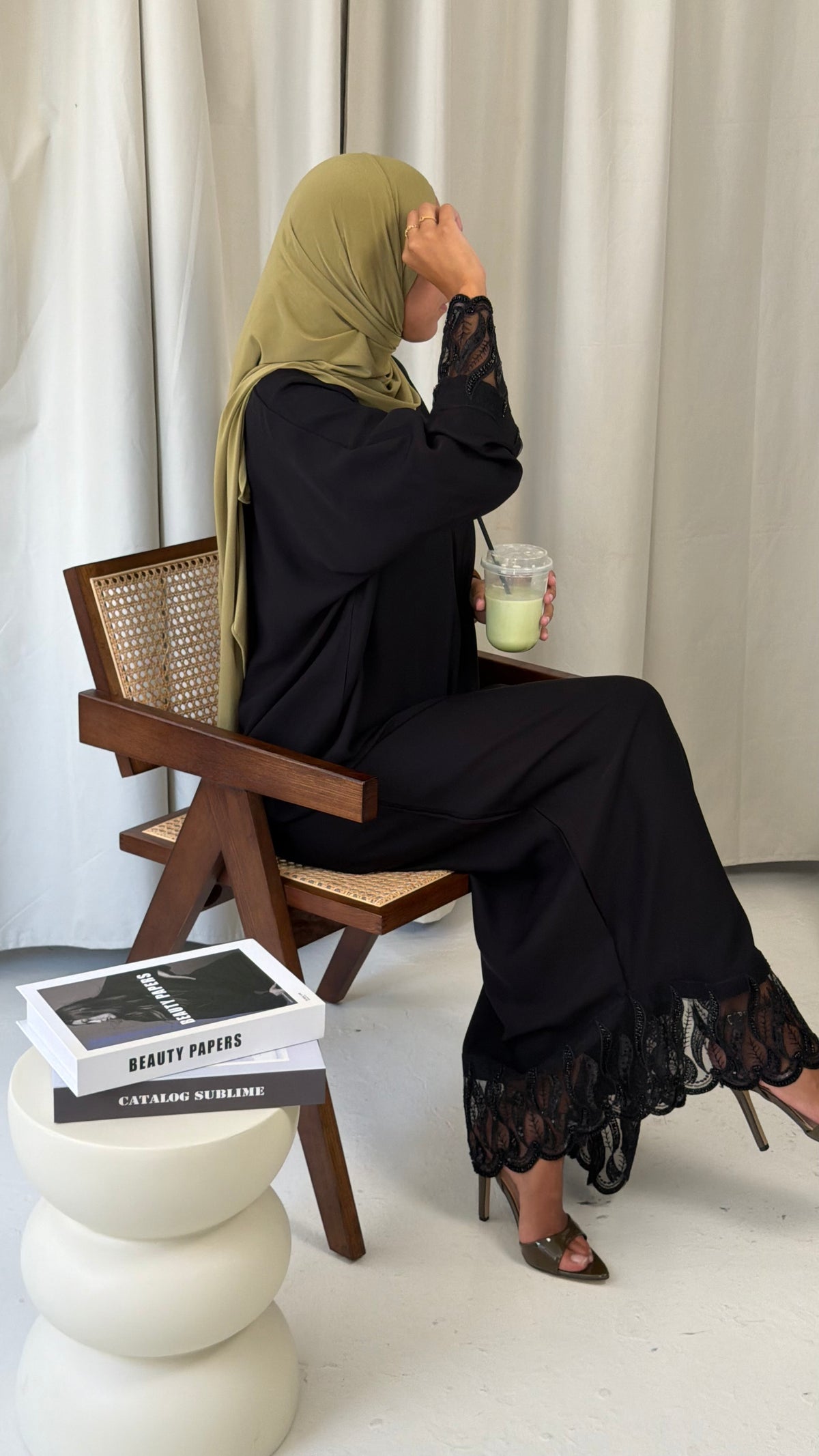 Abaya Qāmar